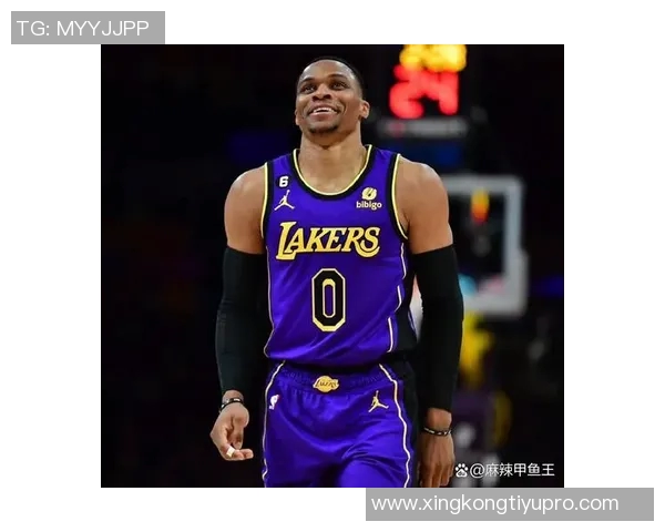 阿伦表现出色9投5中贡献11分10篮板2次抢断助力球队战胜对手